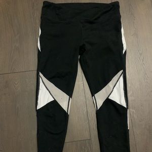 Fabletics black and white full length leggings